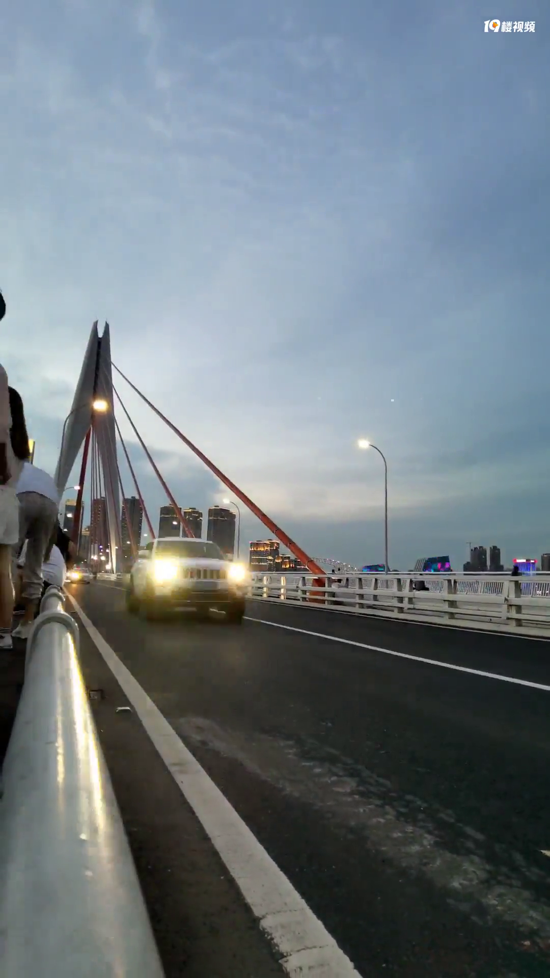 �ѵ���������������Ƶĺ����������ǵ�ǧ���Ŵ�������һ��