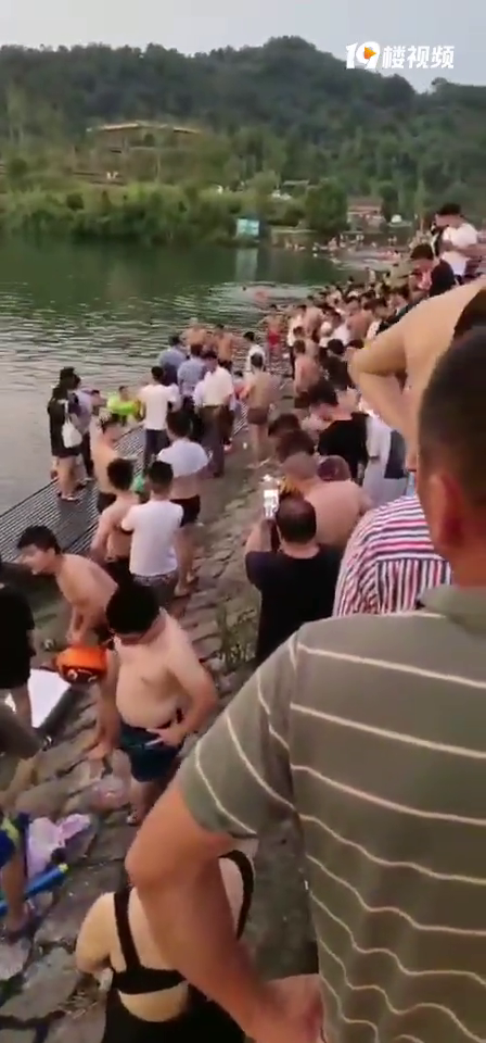 �����ڷ�ˮ����������ˮ�ˣ������˵��һ������С��