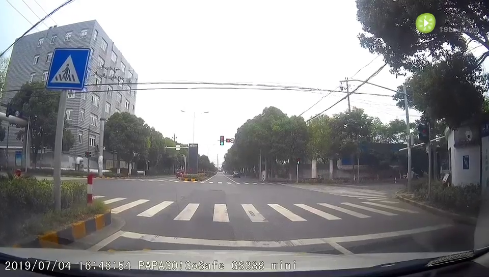 �ֲ�������һ��ƿ�����쳵 ��ײ�ɺü�����أ���Ƶ��