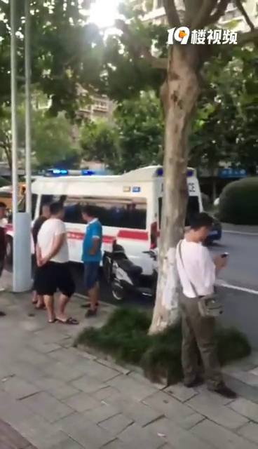 華豐路和勤豐路口車禍,騎電動車的當場死亡,一定要注意安全啊