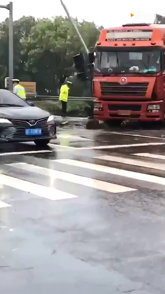 ���������飡���ӱ�����ײ����������Ѫ����ʱ������Χ��������