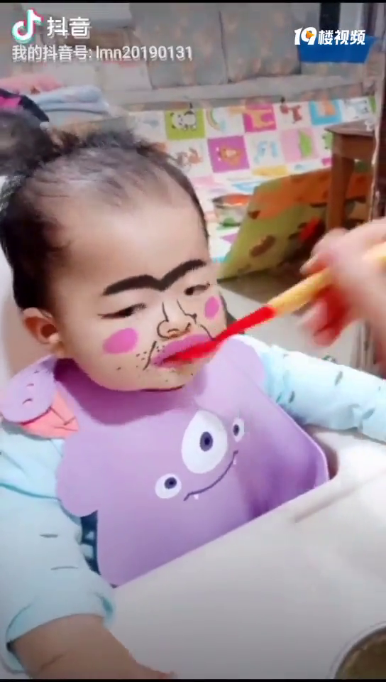 ���Ǹ�ʳ��¼Ƭ���߳��ֱ߳Ը�ʳ