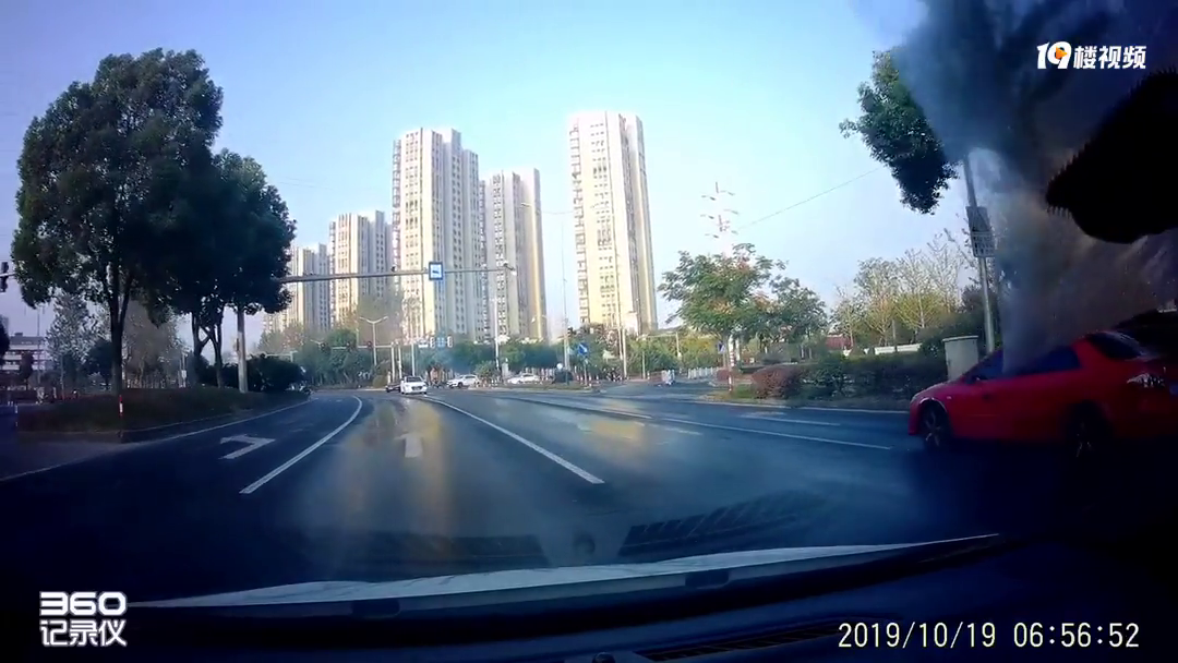 害怕!迎面碰到四辆车逆行 不知所措到以为是自己错了