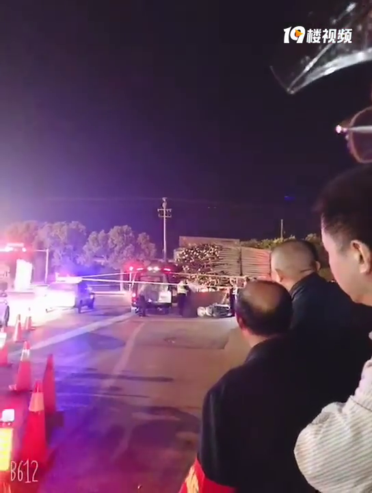 可怕!屠甸突发惨烈车祸 有人当场死亡 头脚全部被压扁