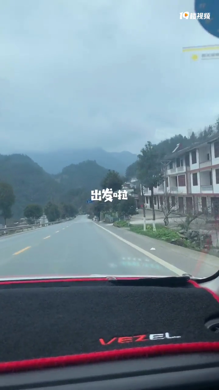 特殊时期,在老家的山顶无人处,看了一次雪景。