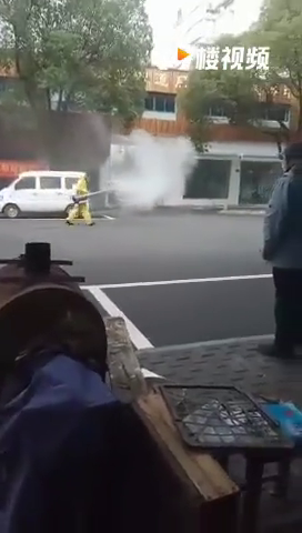 我们泾水一期又在消毒了!超负责的!