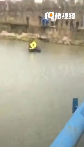 突发!嘉善大舜有人离家出走!监控最后显示在河这边!在打捞了…