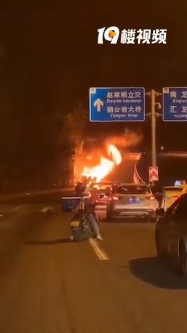 ͻ�������ҹ�ĺ�Ͽ·�д�����������ˣ��ô�Ļ𰡣�