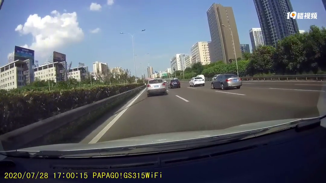 ���ڻ����٣�ǰ��ͻȻͣ����׷β�ˣ����ҵ�������