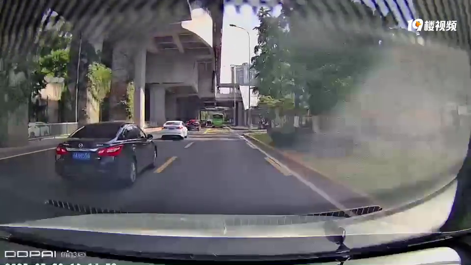 ���������������Ҳ������2��ʵ�ߵ�����ߣ���ÿۼ���