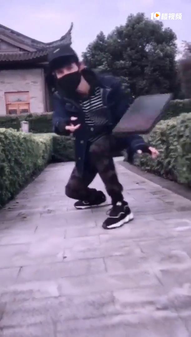 ��ν�����Ȥ���޷��ǶԷ�����Ϣ�ܶȺ�֪ʶ���涼Զ������