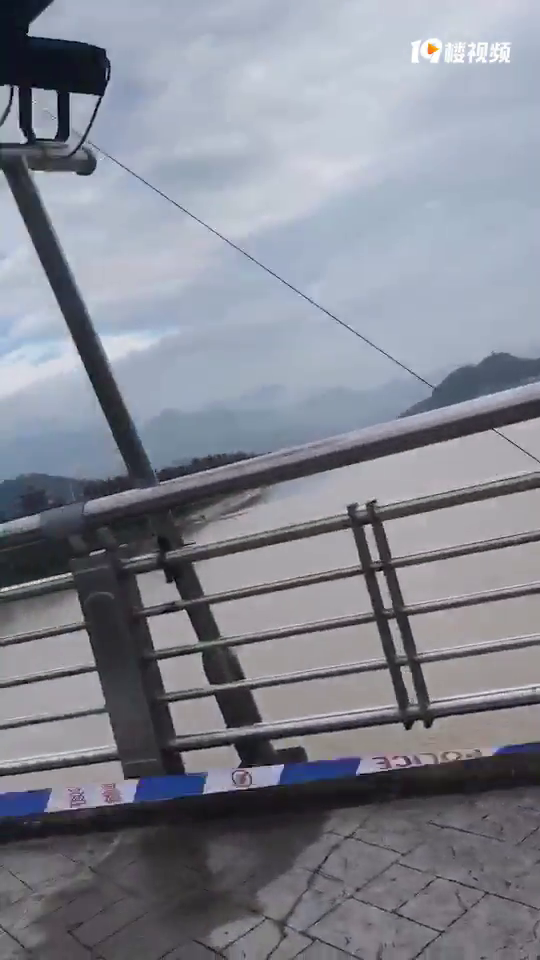 �ٺ��������˵����Ŷ����ˣ���֪��ʲô��������Ż��ǲ�С�İ�