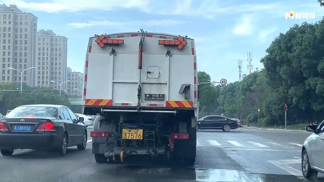 ����һ��ɨ·һ������ˮ���ǻ�ɨ��ʲô��