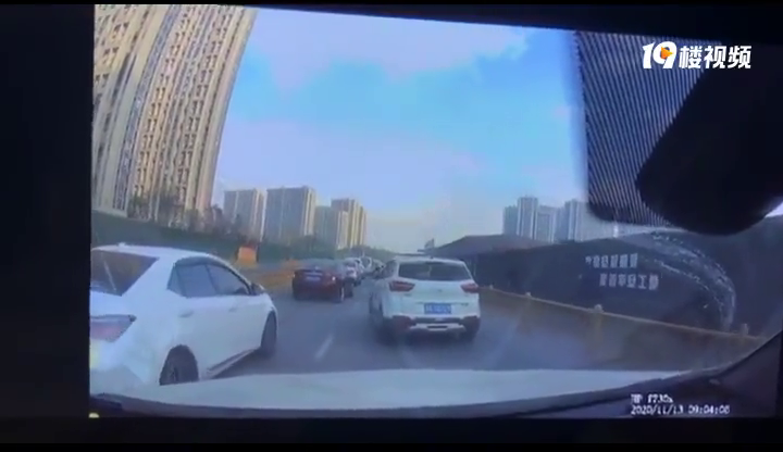 ǰ��������� �󳵼���ײ�� �������˭�����Σ�