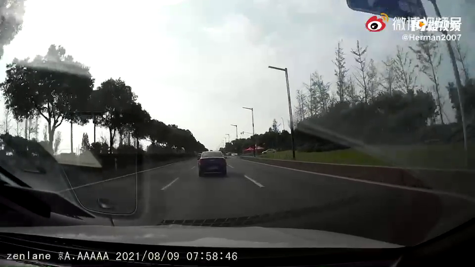 ������ɫSUVת����ô�� ���û����ͨ�¹ʣ�