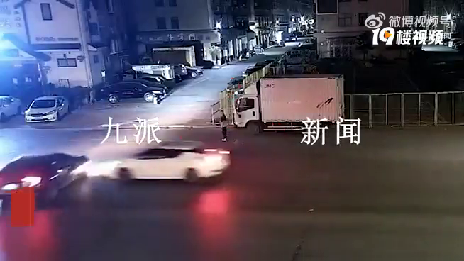 ���Ӿ綼������ô�ģ�������ײ˫˫���ݶ�����Ů�Զ���