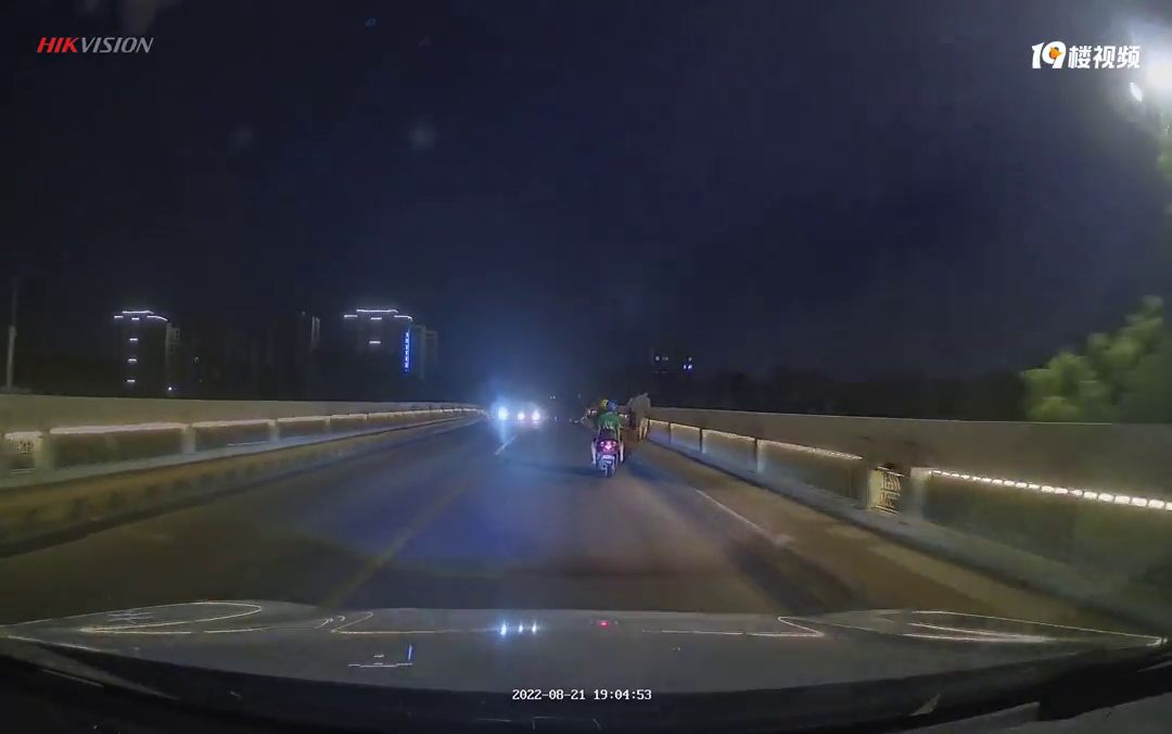 ����������Զ��ĺ��������ˣ�ǰ���ǵ�ƿ�� �ѵ���ײ����