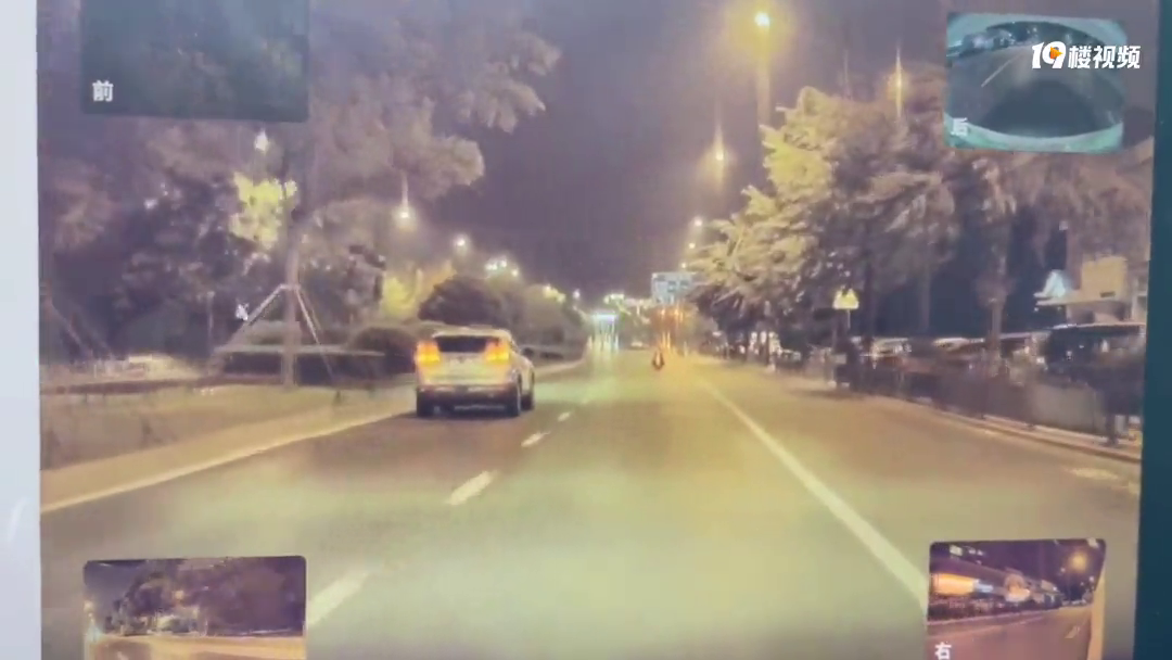 �����ĵ�һ��ƿ���ڻ��������ϡ���Ť�������滹���Ÿ�Ů���ӣ�