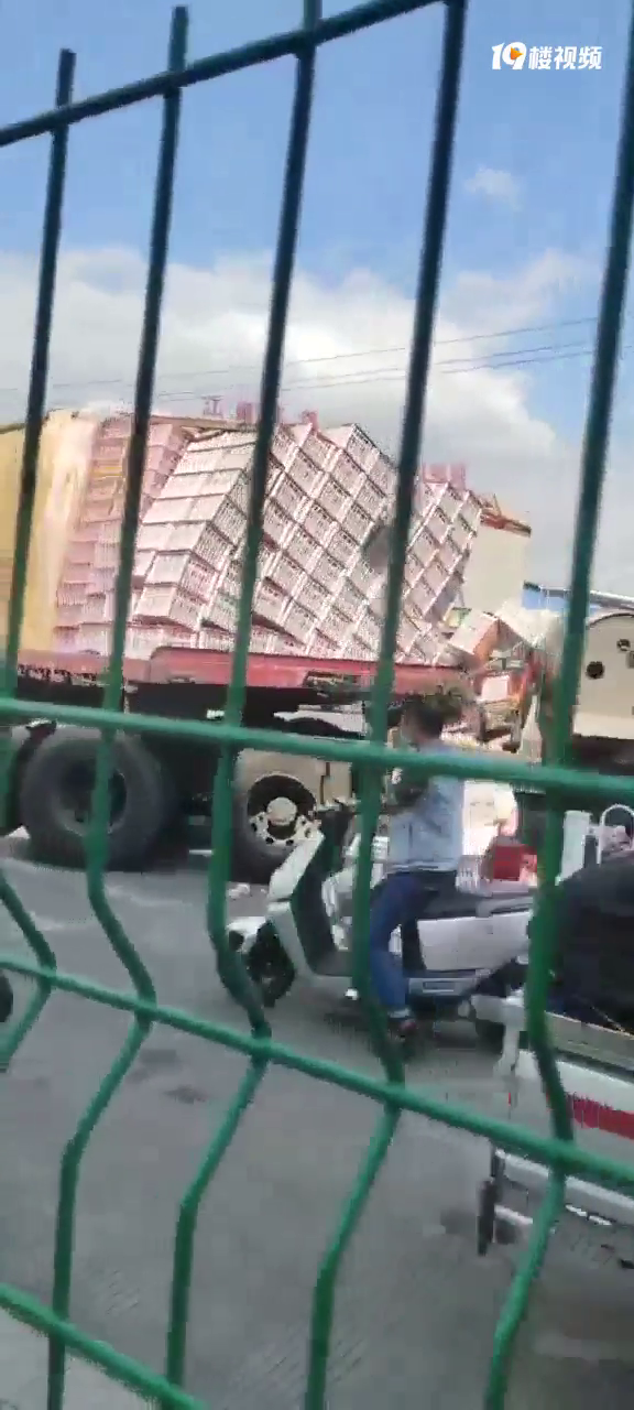 ʵ�ģ�����ˮ���г�һ�����ӷ��ˣ���ʧ���ذ���