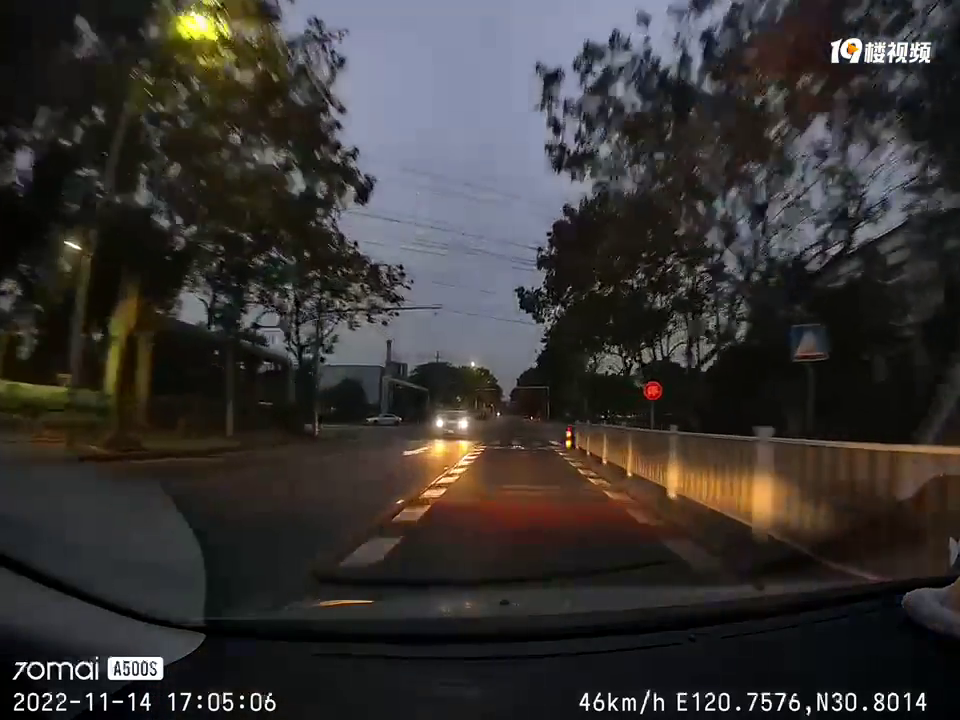 ��ô���·�ڻ������г������ײ�����ҵķ�Ӧ�Ѿ��ɿ��ˡ�