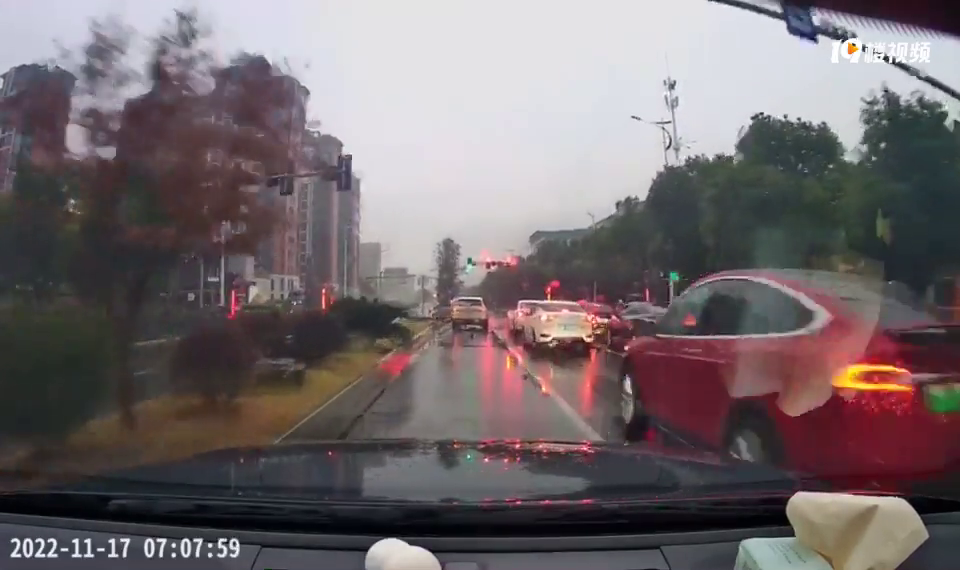 ͻȻð�����ĵ�ƿ�����������˰���