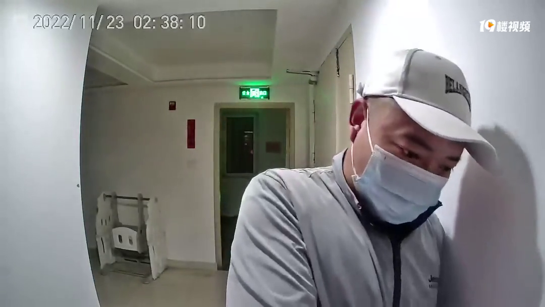 �������С���賿��С͵�ˣ���ҹ�ܱ�С��������