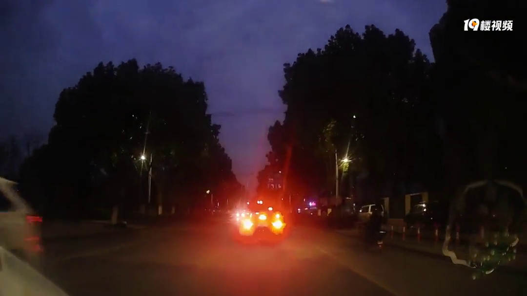 ��һ�ס������ߡ�����λ���еĳ�������ƿ�����ƶ������ˡ�