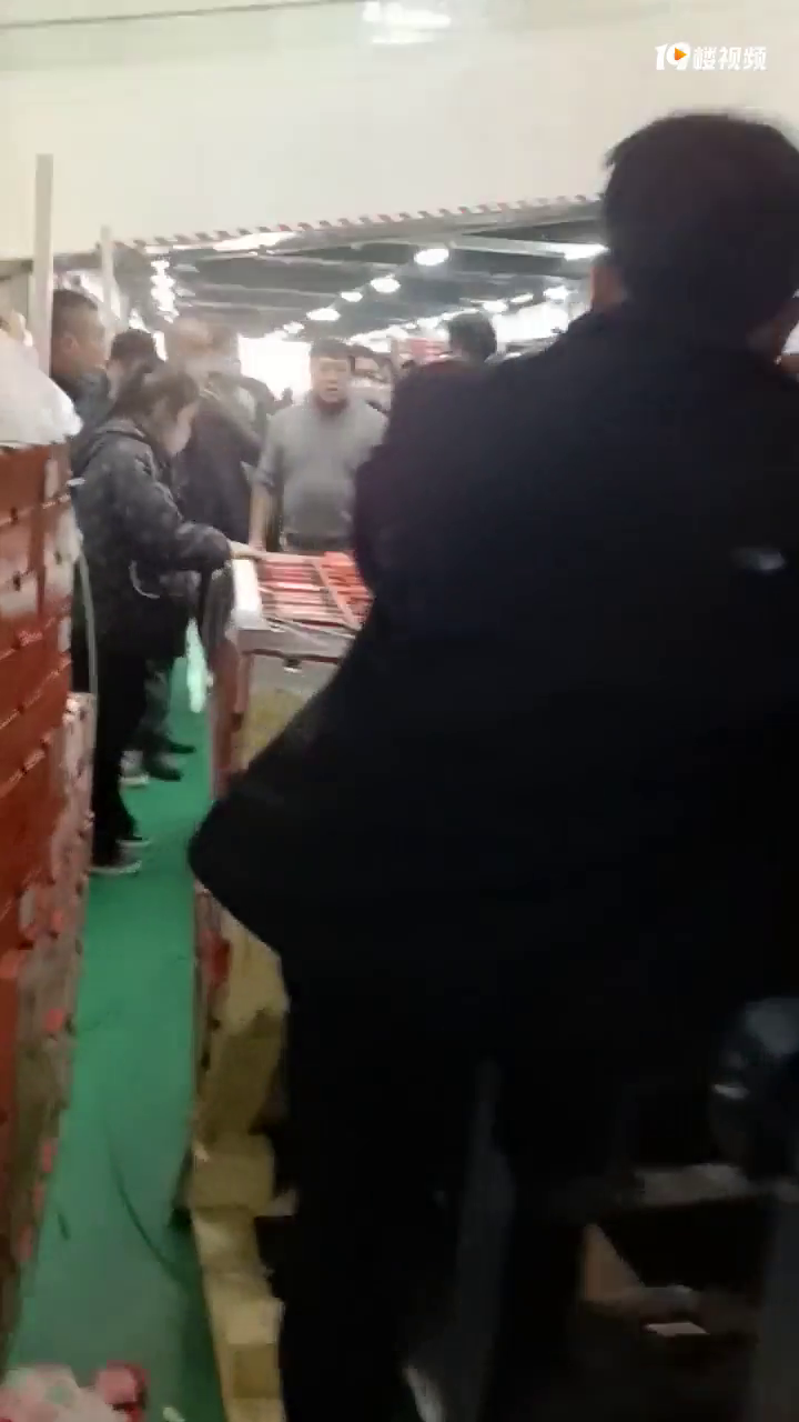 �����ݲ�ע�� ֱ��һ���峵����ȫ���ˣ�һ������˿���