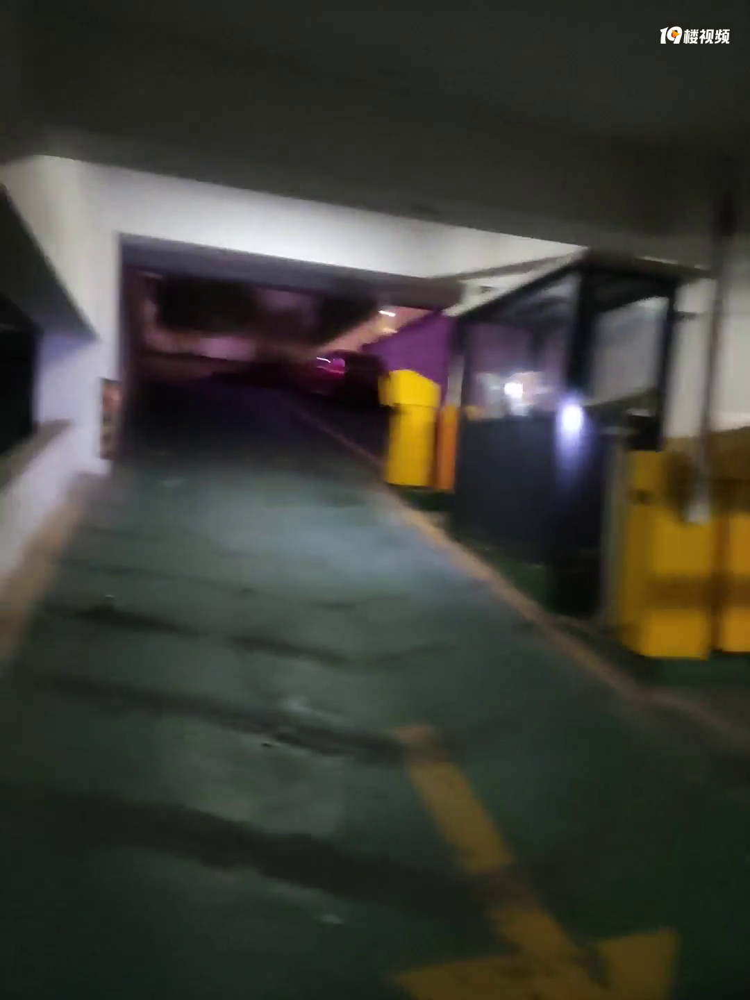 ���ͣ���ǳ���û���������к̹㳡����ͣ����ʵ�ġ�