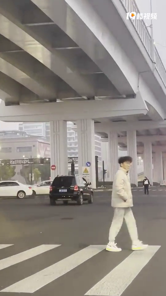 ��С�Ĵ����ͣ��·���� ����������˭����