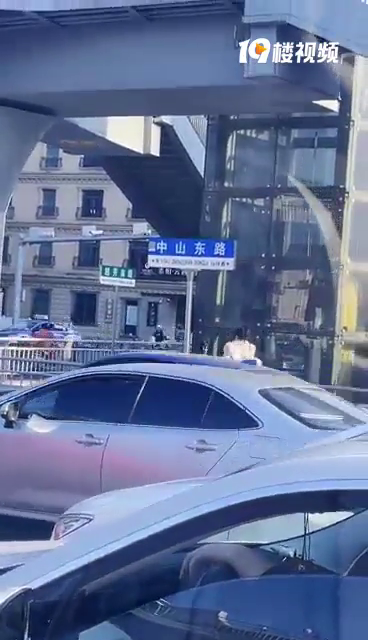 С��������ڰ˰۰�����������ֱ��������·����ʱ�򣬼�����