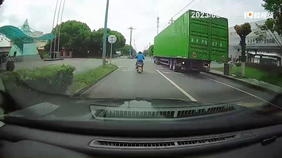 ��Ƶ�������������һ�����⡭����Ҳ��ײ�ϣ���