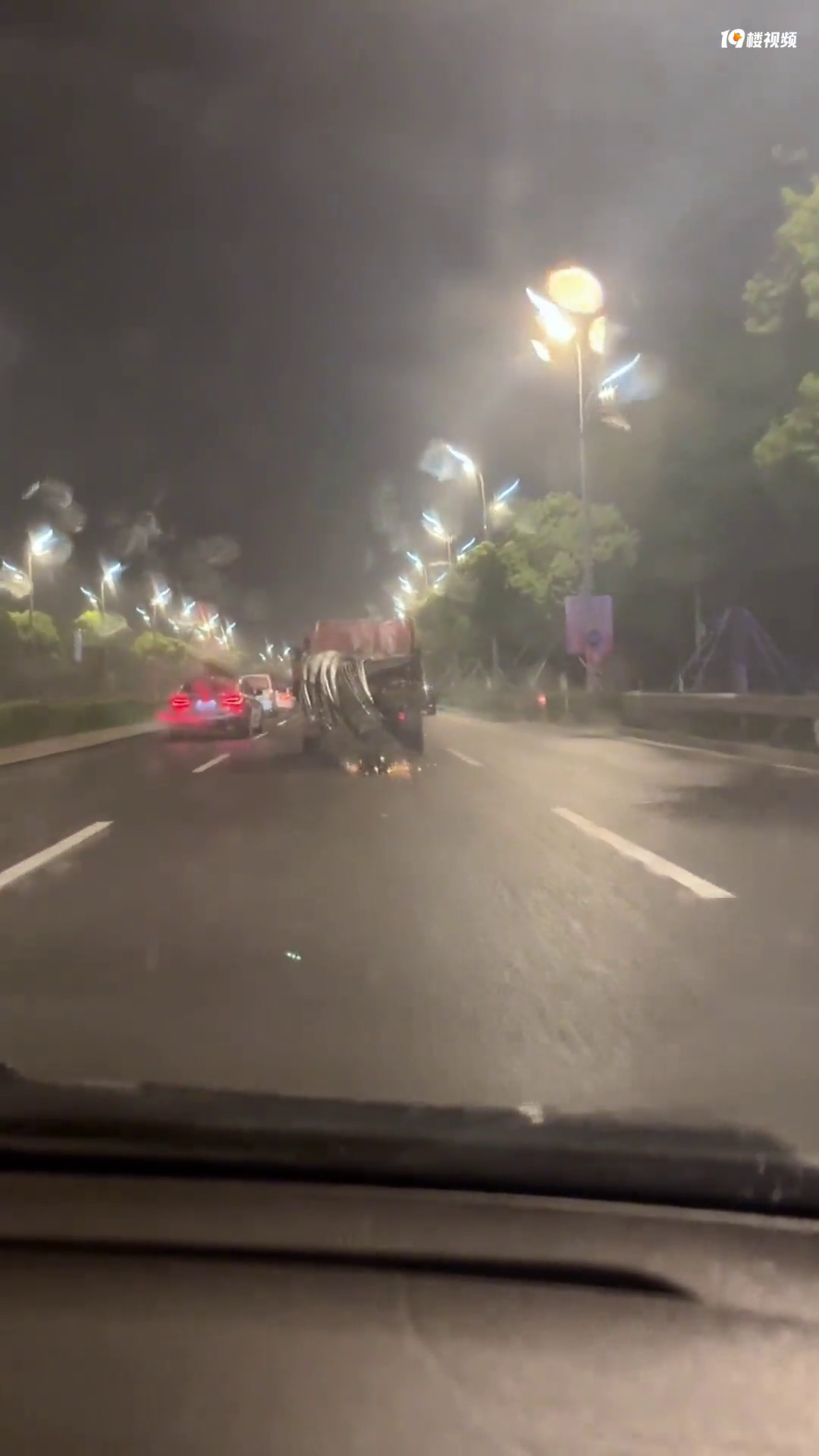 �ѹּ���������·��320�������ϴ�һ·�𻨴����Ŀ���