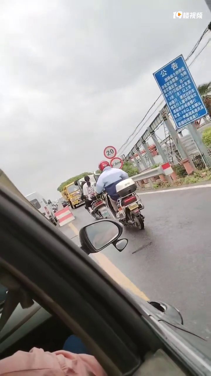 �������ų�����������ײ�϶����ˣ�