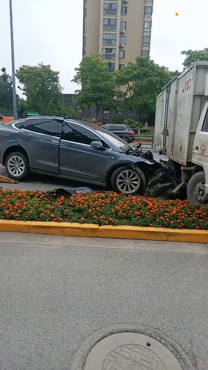 �ͳ���һ��˹�����ʧ�ܣ����������ײ��ȥ��ʮ�ס�