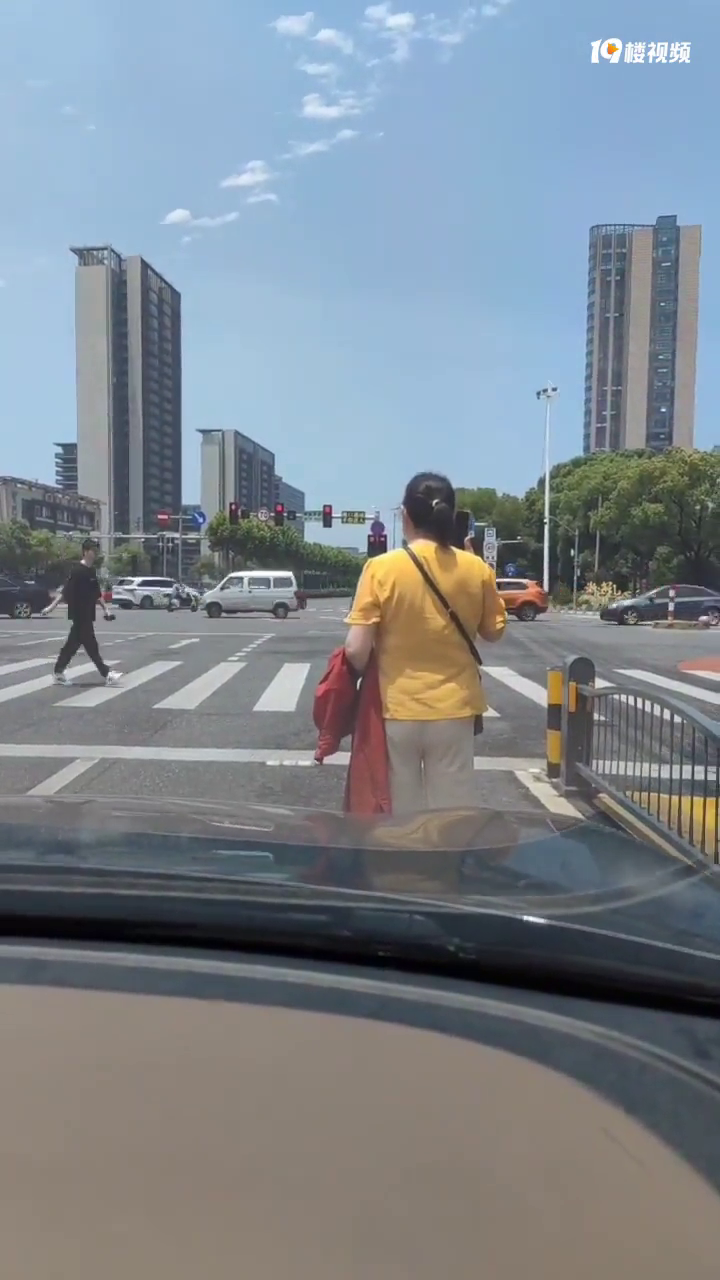 ������ҿ����ˣ������ڻ�����������·�Ĺ�ִ��衭