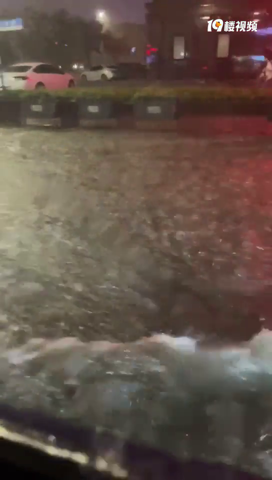 ����һ�������ı���ɣ����������޹�԰���򿪴�ing~