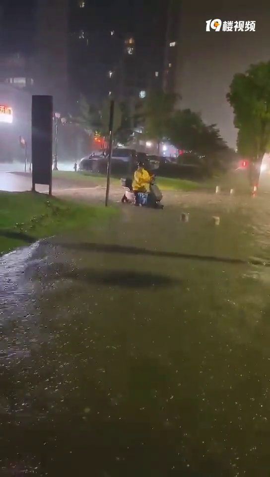 ����������С��ɻ��ã�����Ȧ��������������һĻ��