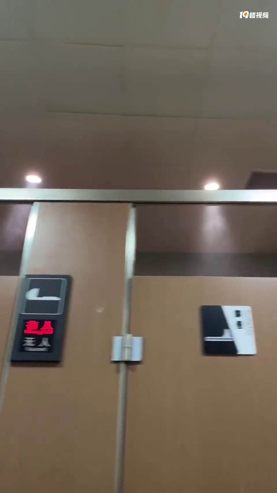 Խ�㼯����ߵ�Ů�����������ƣ������еĹ�ռ�ӳ��̣�