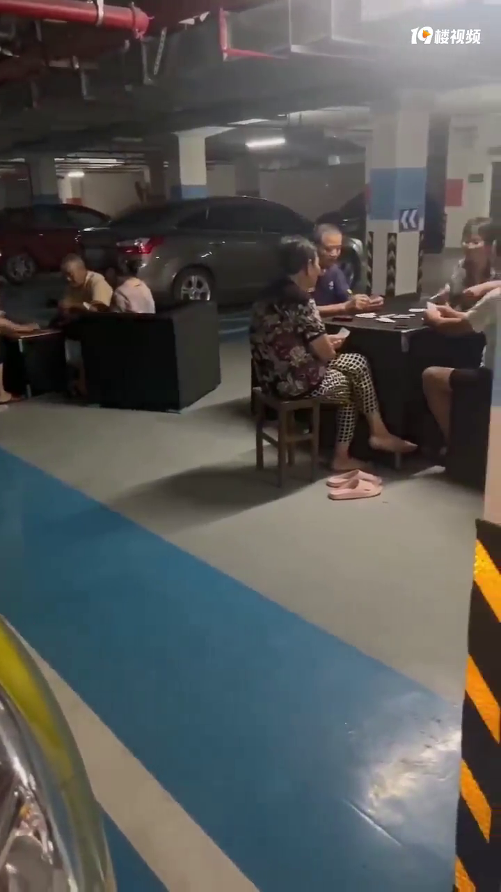 ����С������Ҫ�������ж�������ֱ���ڵ��³�����Ƶ������û��