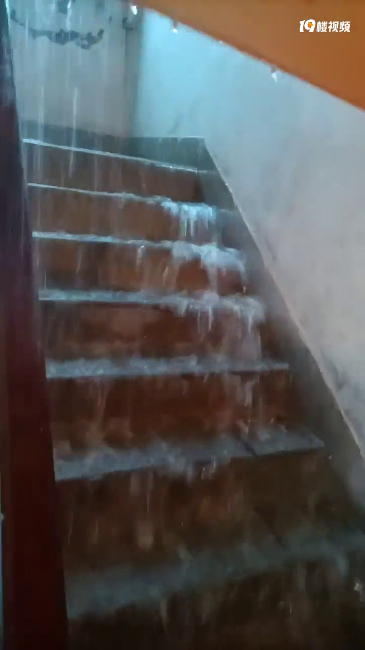 ����Ҫ�����ꡰ���ˡ������캣��ĳС����¥��Ҳ���ˡ��ٲ�����