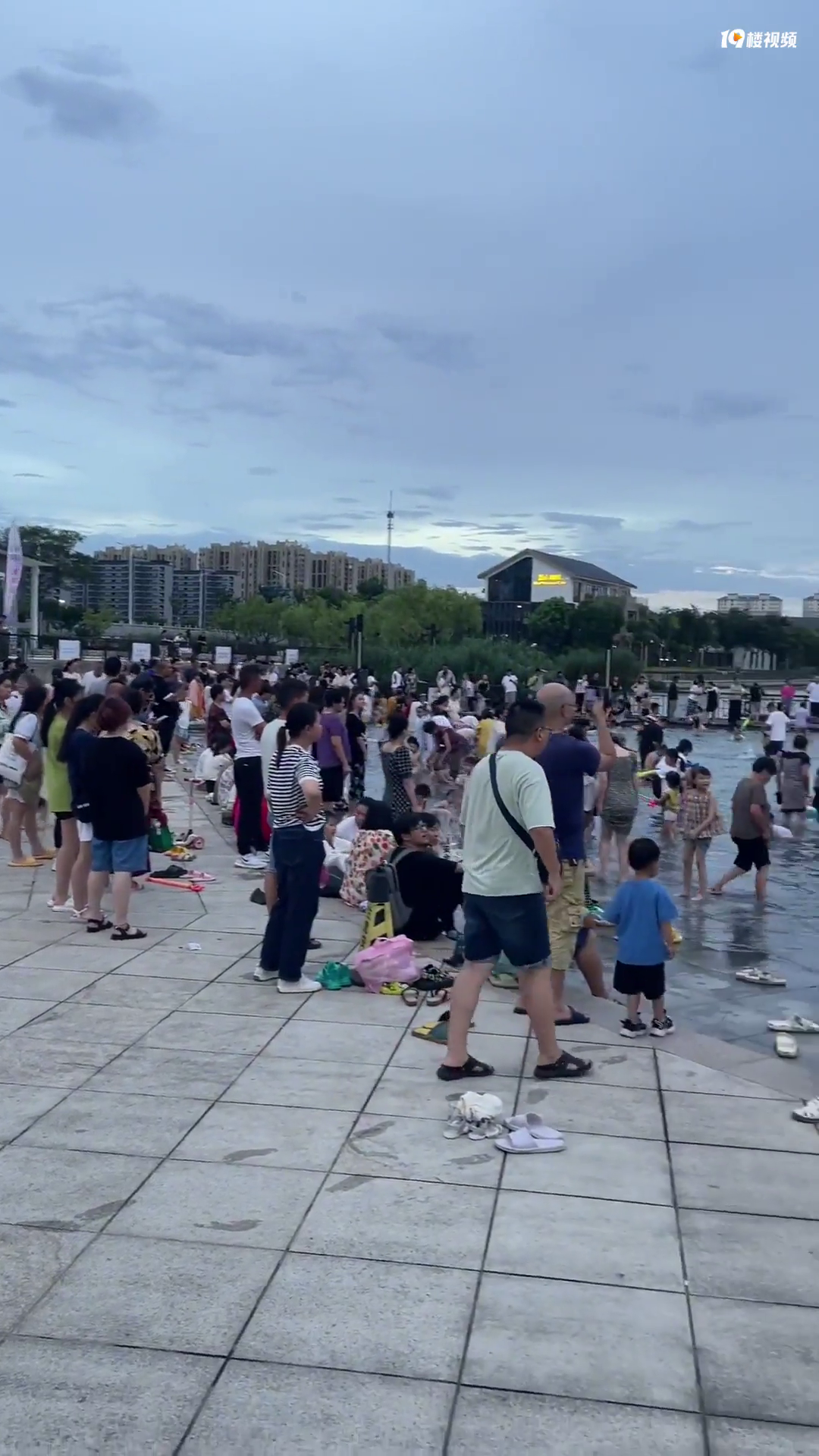 ƽ��������԰��Ҳ̫���˰ɣ�ԭ���ǿ�����ˮ�ˡ�