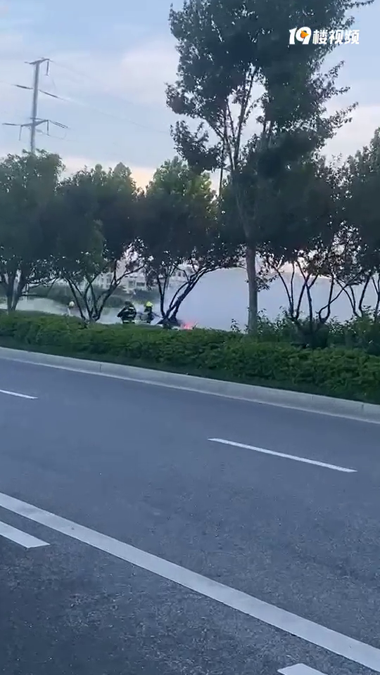 ����չ��·��һ����ɫ�γ���ȼ��Ũ�̹����յú��Ͱ���