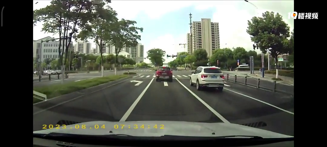 ���������¹ʣ��������д���� ������תû����û�۲�ײ����