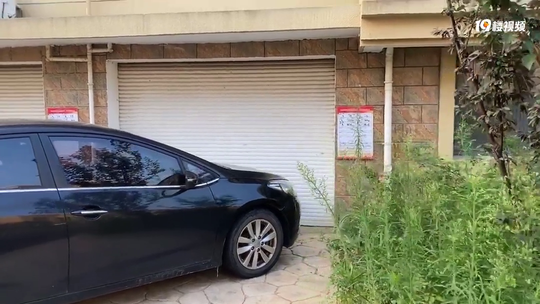 �����ھӵ�������������ǰѳ�ͣ���Ҽҳ����ſڣ�