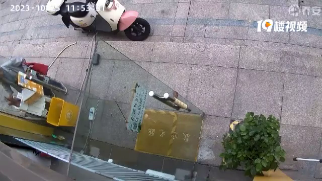 ���˱����ˣ���̫̫�����ҵĵع� ���ҵ�����͵���ˣ�