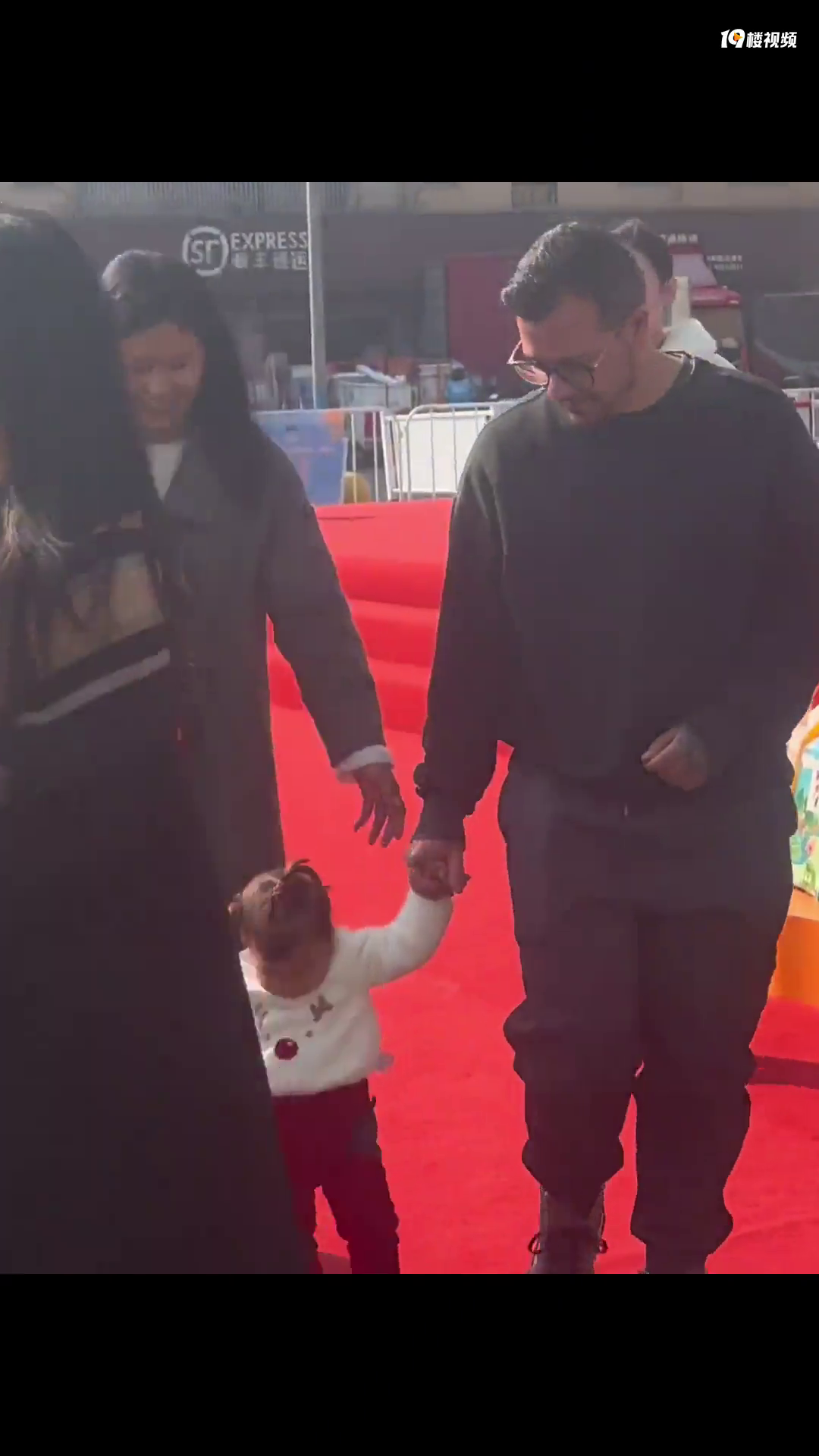 ���棡��Ů������������ף����Ǽ�����