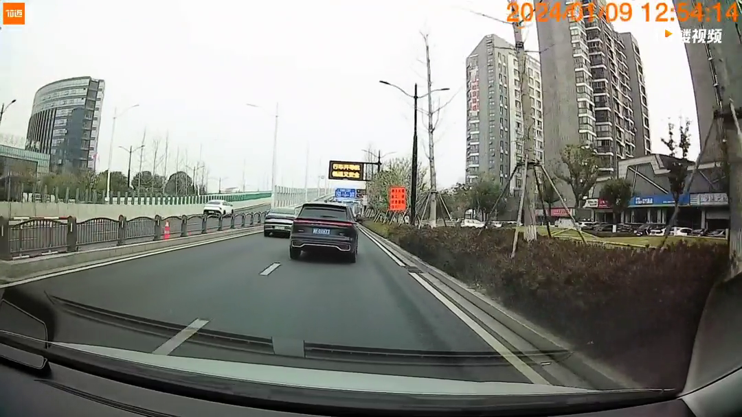 ���Ҵ�ת�����ƾʲô�����ң���ֱ�е��ұ����ǵϴ������ˡ�