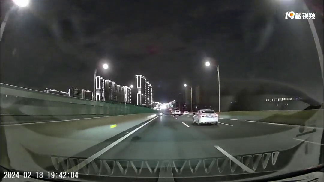 ̫Σ���ˣ�����һ��ɽ��������е�ƿ��