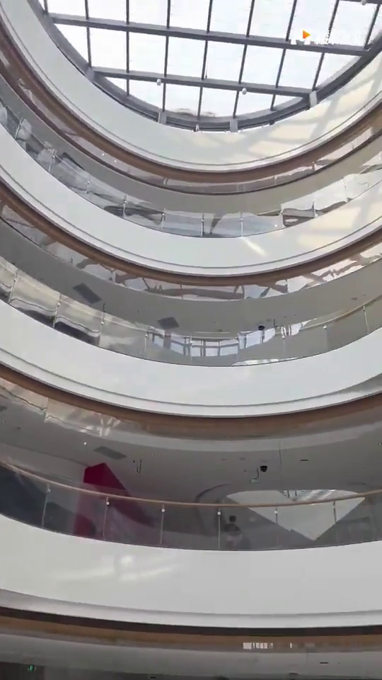 �ٺ������ĵ���һ�����̳�